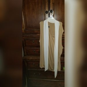 Sleeveless top with beautiful cream collar &tassle